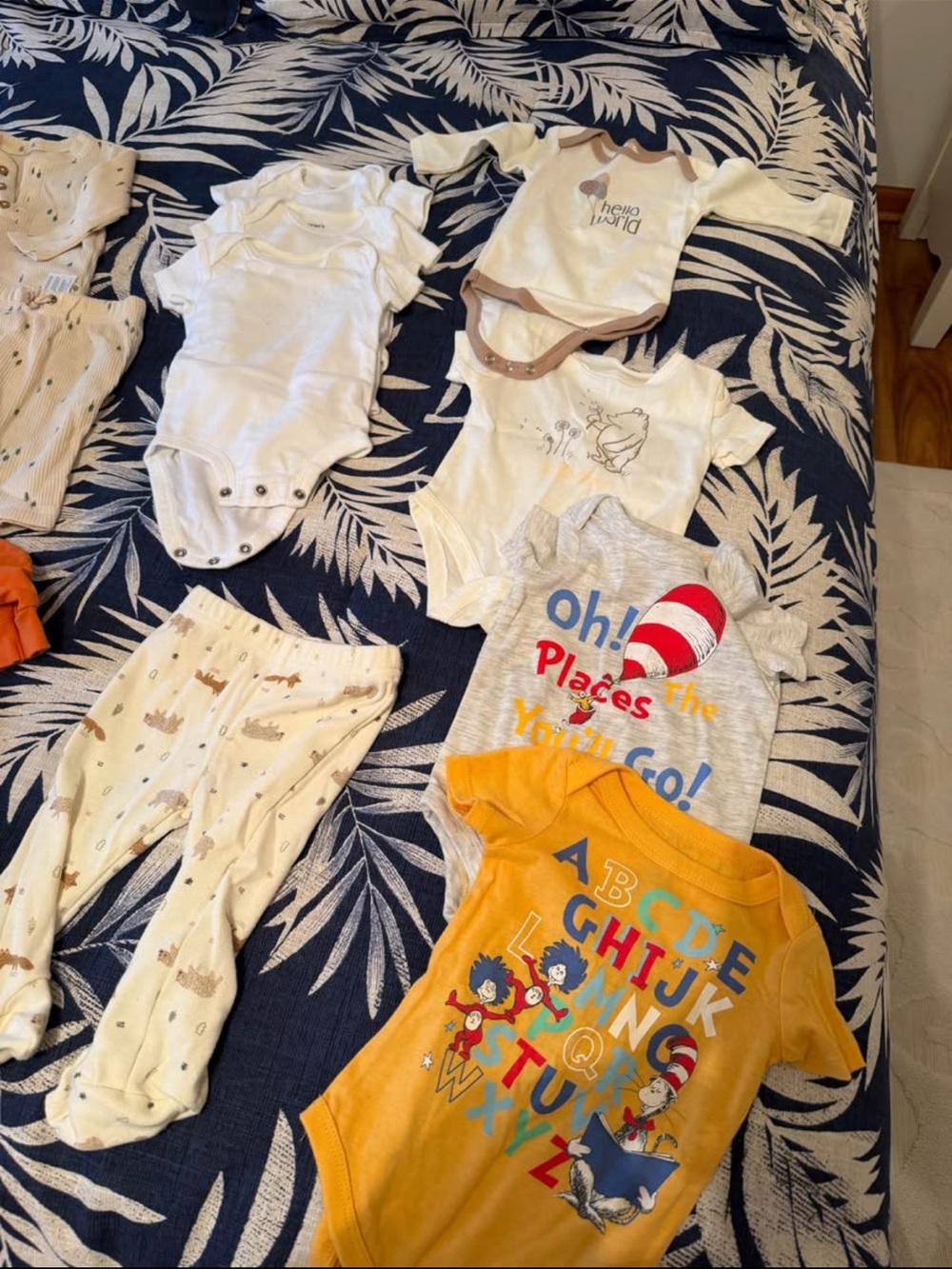 0-3M gender neutral clothing.